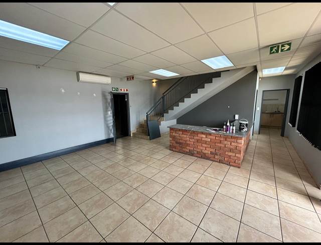 1,300M² WAREHOUSE TO LET IN TUNNEY