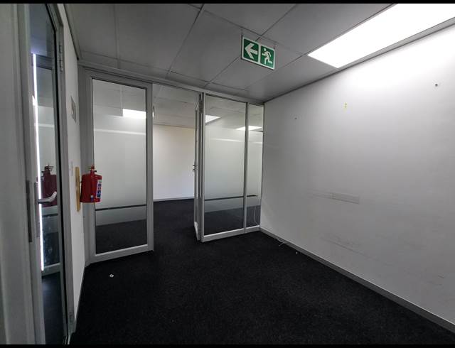 88M² OFFICE TO LET IN HALFWAY GARDENS