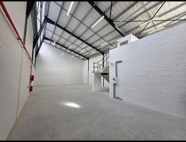 250M² WAREHOUSE TO LET IN FIRGROVE