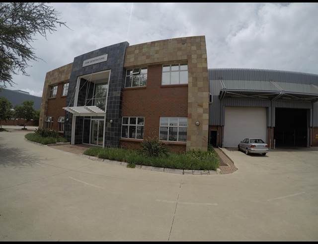 1,320M² WAREHOUSE TO LET IN LONGMEADOW