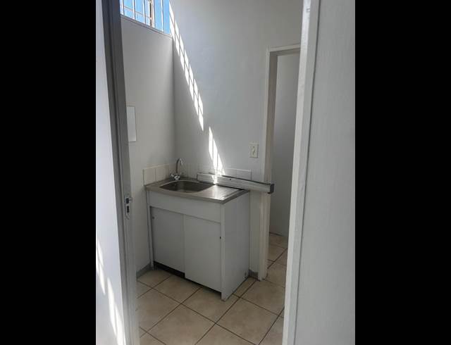 60M² RETAIL TO LET IN CORLETT GARDENS