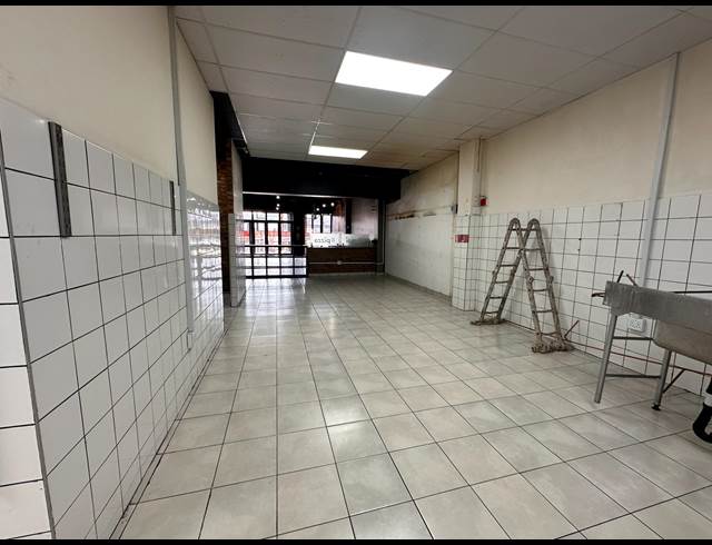 190M² RETAIL TO LET IN MODEL PARK
