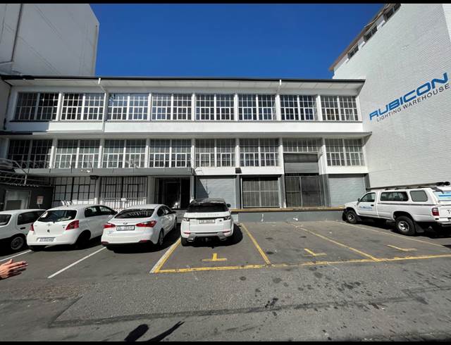1,600M² WAREHOUSE TO LET IN GARDENS