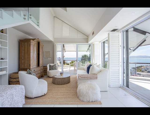 2 BEDROOM APARTMENT RENTED IN MOUILLE POINT