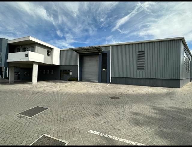807M² WAREHOUSE TO LET IN STIKLAND INDUSTRIAL