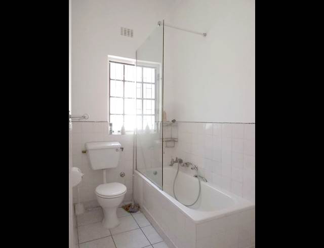 2 bed property to rent in WOODSTOCK