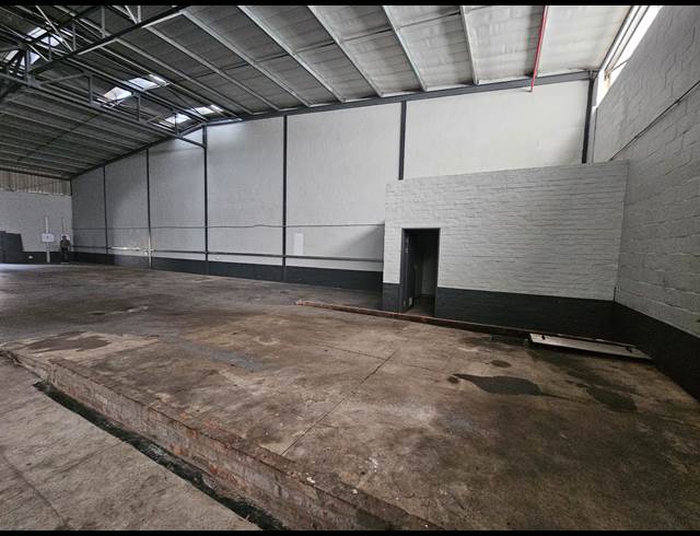 590M² WAREHOUSE TO LET IN ATLANTIC HILLS
