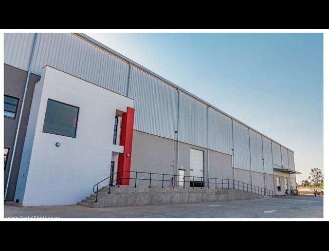 3,280M² WAREHOUSE TO LET IN LONGMEADOW