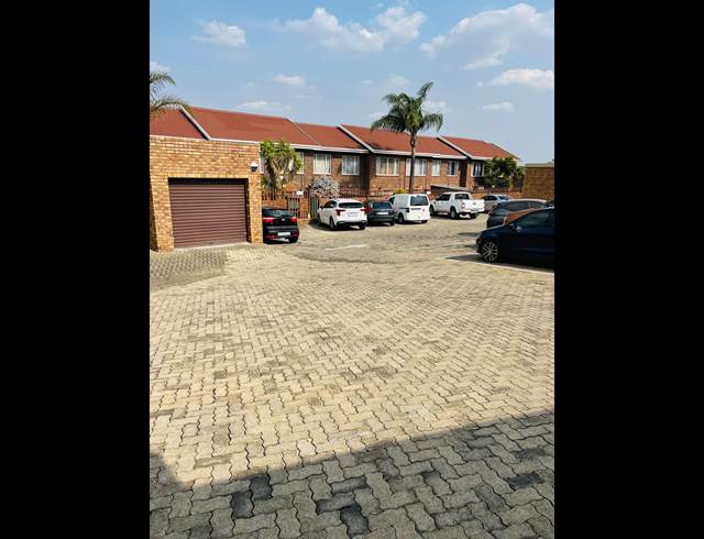 2 BEDROOM APARTMENT TO LET IN BIRCHLEIGH