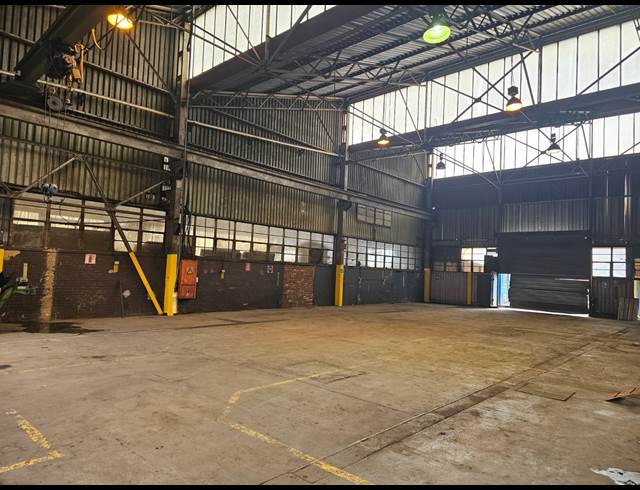1,000M² WAREHOUSE TO LET IN VULCANIA