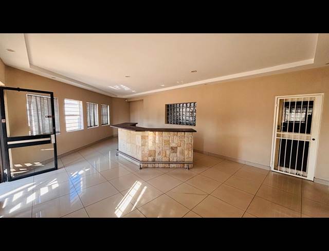 1,200M² WAREHOUSE TO LET IN ROODEPOORT CENTRAL