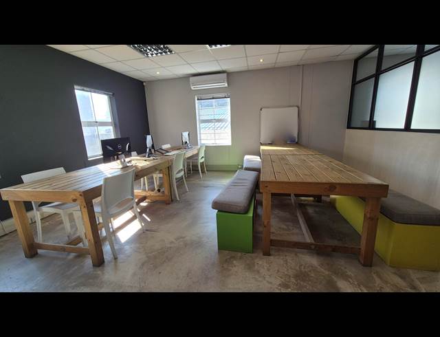 145M² OFFICE TO LET IN WESTLAKE