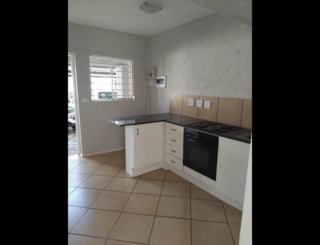 1 BEDROOM PROPERTY TO RENT IN DIE BULT