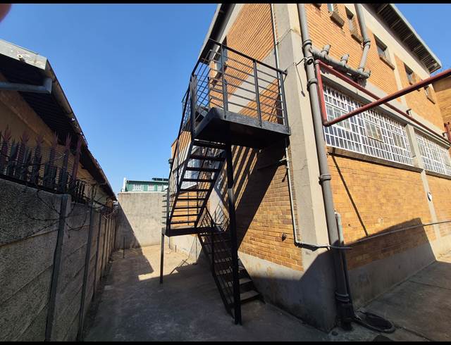 926M² WAREHOUSE TO LET IN BENROSE