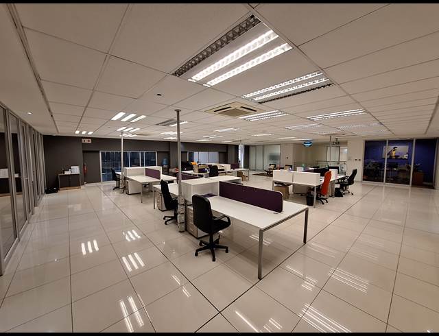 2,221M² SHOWROOM TO LET IN NORTH RIDING
