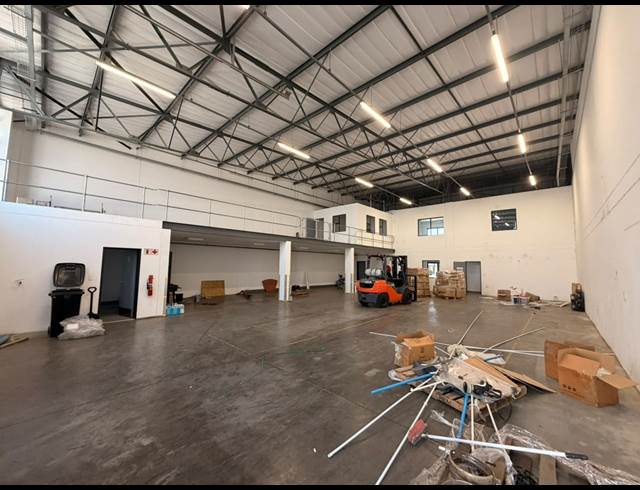 501M² WAREHOUSE TO LET IN LONGLAKE