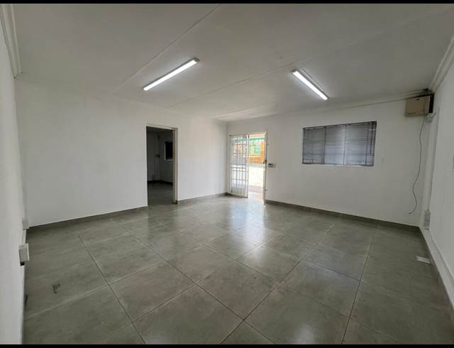 290M² WAREHOUSE TO LET IN GREENGATE