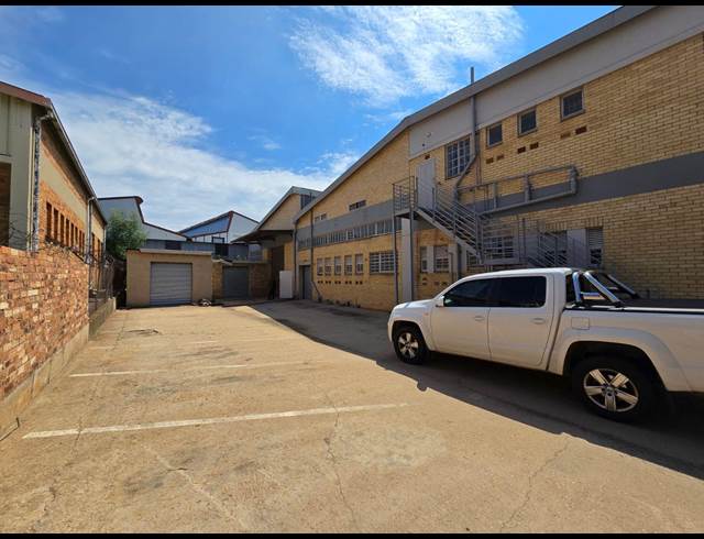 1,972M² WAREHOUSE TO LET IN BENROSE