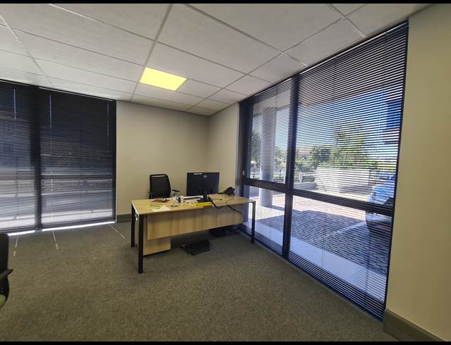 1,332M² OFFICE TO LET IN VORNA VALLEY