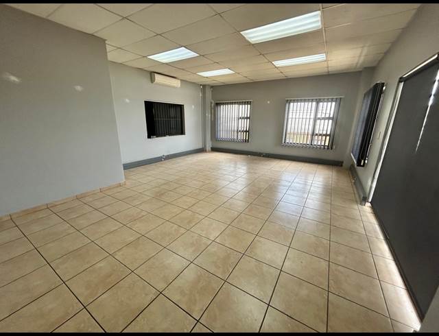 1,300M² WAREHOUSE TO LET IN TUNNEY