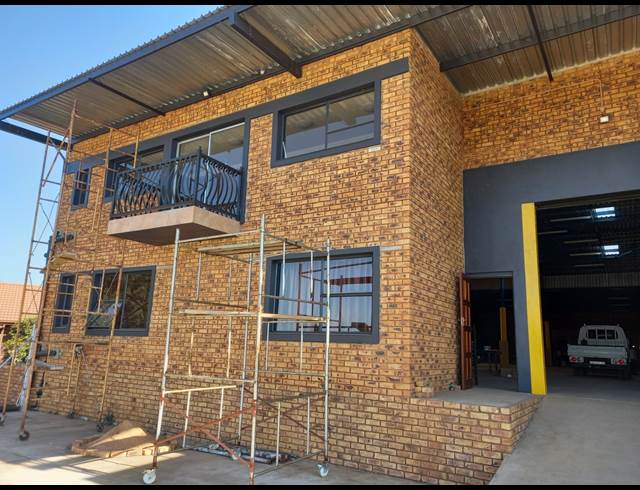 650M² WAREHOUSE TO LET IN POMONA