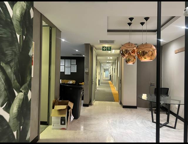 1,081M² OFFICE TO LET IN HYDE PARK