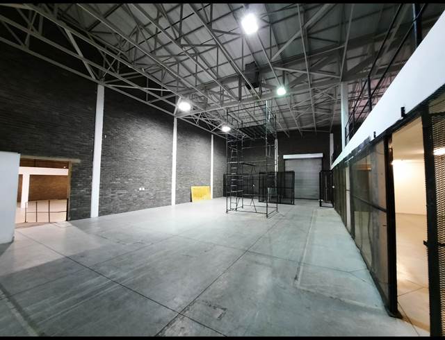 550M² WAREHOUSE TO LET IN STORMILL
