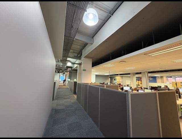 3,200M² OFFICE TO LET IN PAARDEN EILAND