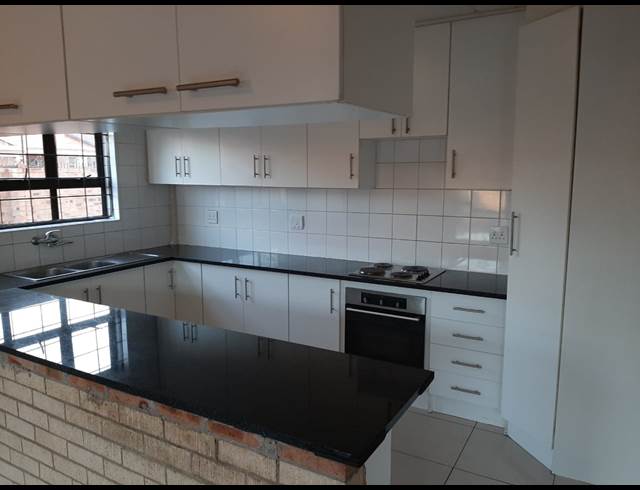 3 bed property to rent in DEWALD HATTINGH PARK