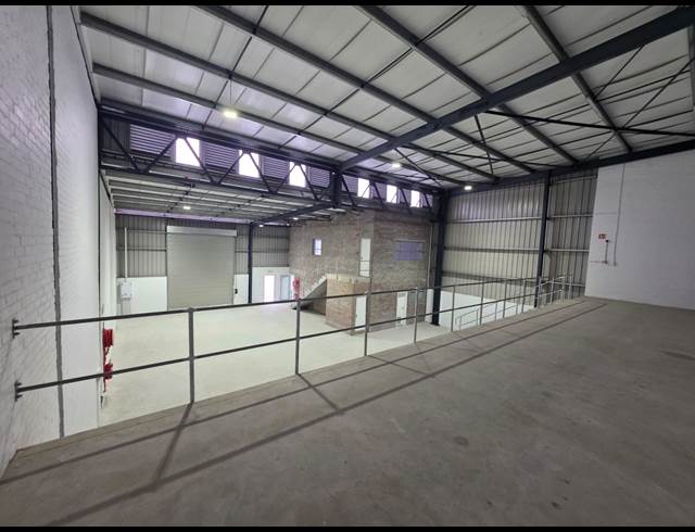 462M² WAREHOUSE TO LET IN FIRGROVE INDUSTRIAL ESTATE