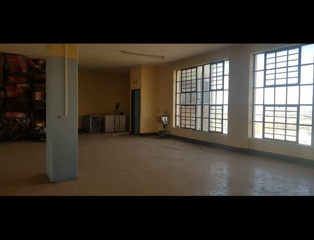 400M² WAREHOUSE TO LET IN CITY & SUBURBAN