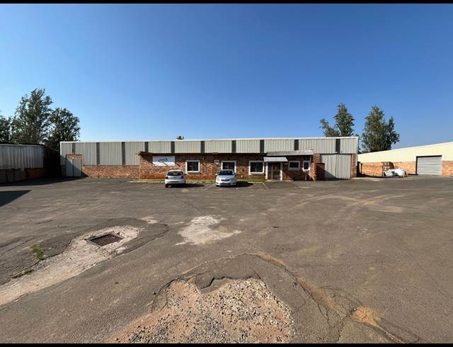 600M² WAREHOUSE TO LET IN VULCANIA