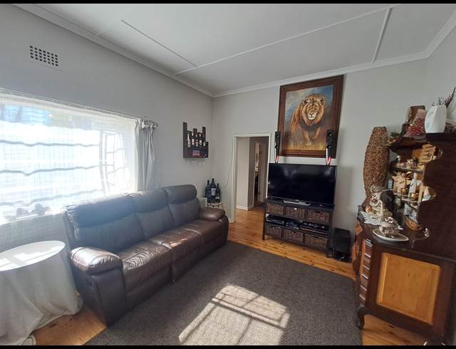 3 bed property to rent in ROUX PARK