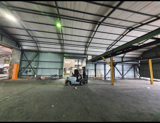 2,350M² FACTORY RENTED IN BRACKENFELL INDUSTRIAL