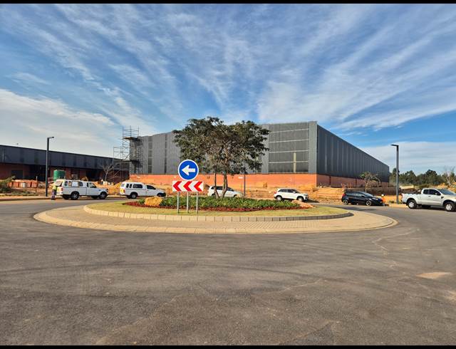 2,700M² WAREHOUSE TO LET IN GOSFORTH PARK