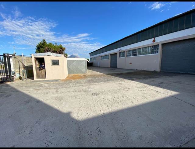 2,300M² WAREHOUSE TO LET IN EPPING INDUSTRIAL