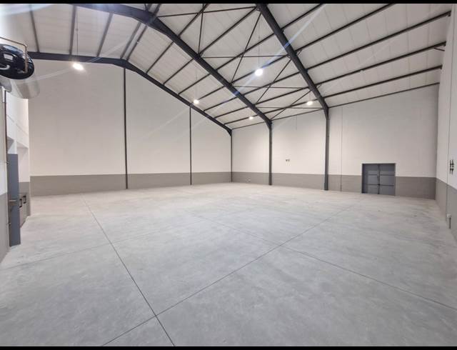 761M² WAREHOUSE TO LET IN STIKLAND INDUSTRIAL