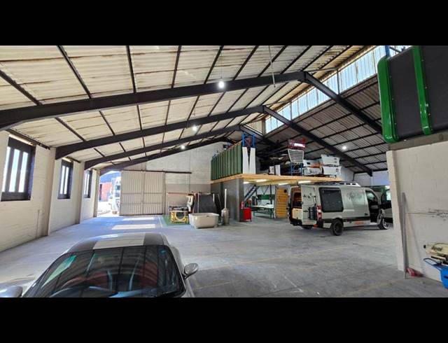 INDUSTRIAL PROPERTY TO RENT IN TRIANGLE FARM
