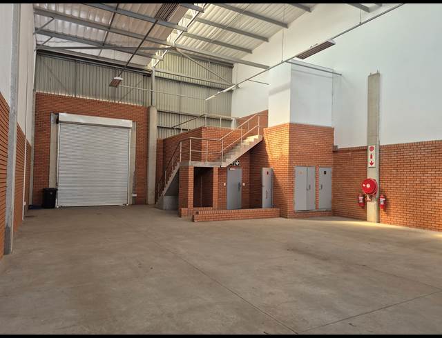 216M² WAREHOUSE TO LET IN LINBRO PARK