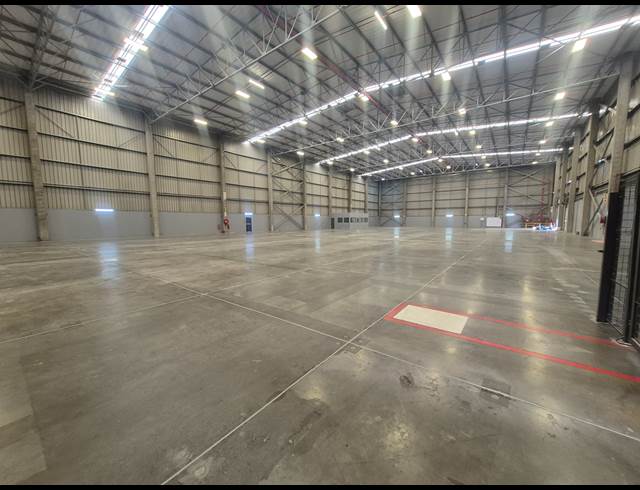 3,280M² WAREHOUSE TO LET IN LONGMEADOW