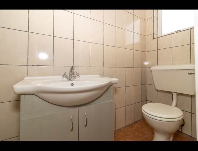 5 BEDROOM HOUSE TO LET IN MOUNTAINSIDE