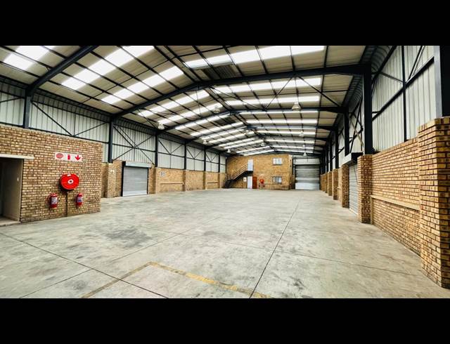 720M² WAREHOUSE TO LET IN RAND LEASE