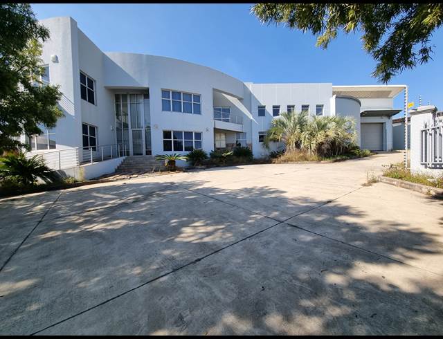 2,348M² WAREHOUSE TO LET IN LONGMEADOW