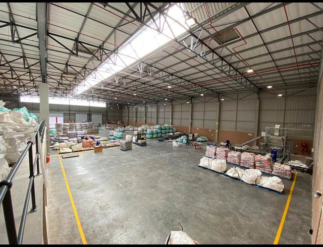 2,810M² WAREHOUSE TO LET IN GOSFORTH PARK