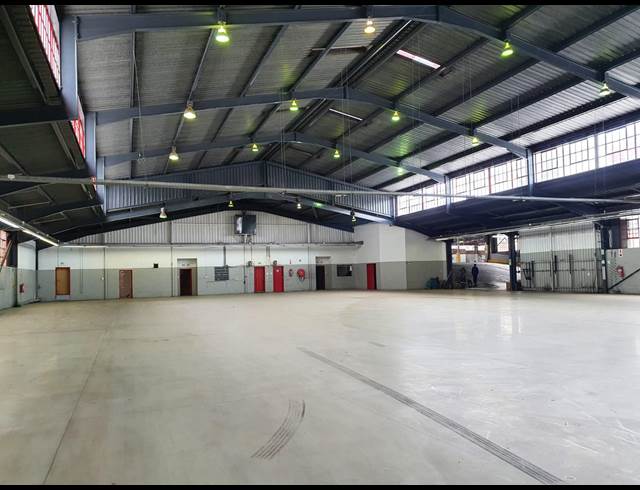 754M² WAREHOUSE TO LET IN CITY & SUBURBAN