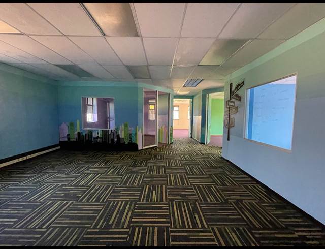 1,850M² OFFICE TO LET IN BRYANSTON