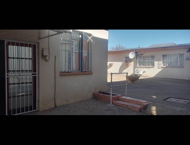 47M² BUSINESS CENTRE TO LET IN BENONI CENTRAL