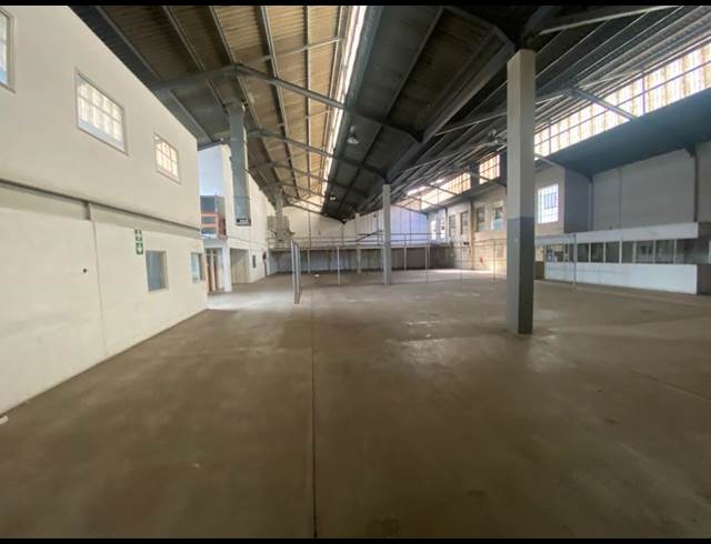 1,880M² WAREHOUSE TO LET IN MAITLAND