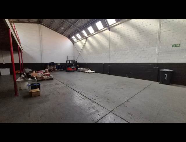 320M² WAREHOUSE TO LET IN KILLARNEY GARDENS