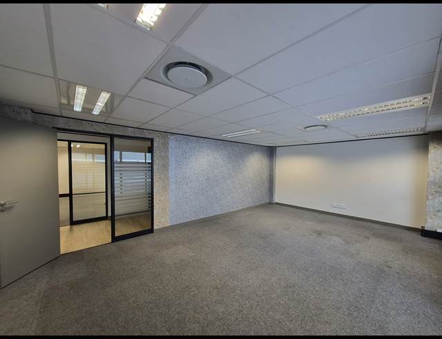 675M² OFFICE TO LET IN SANDTON CENTRAL